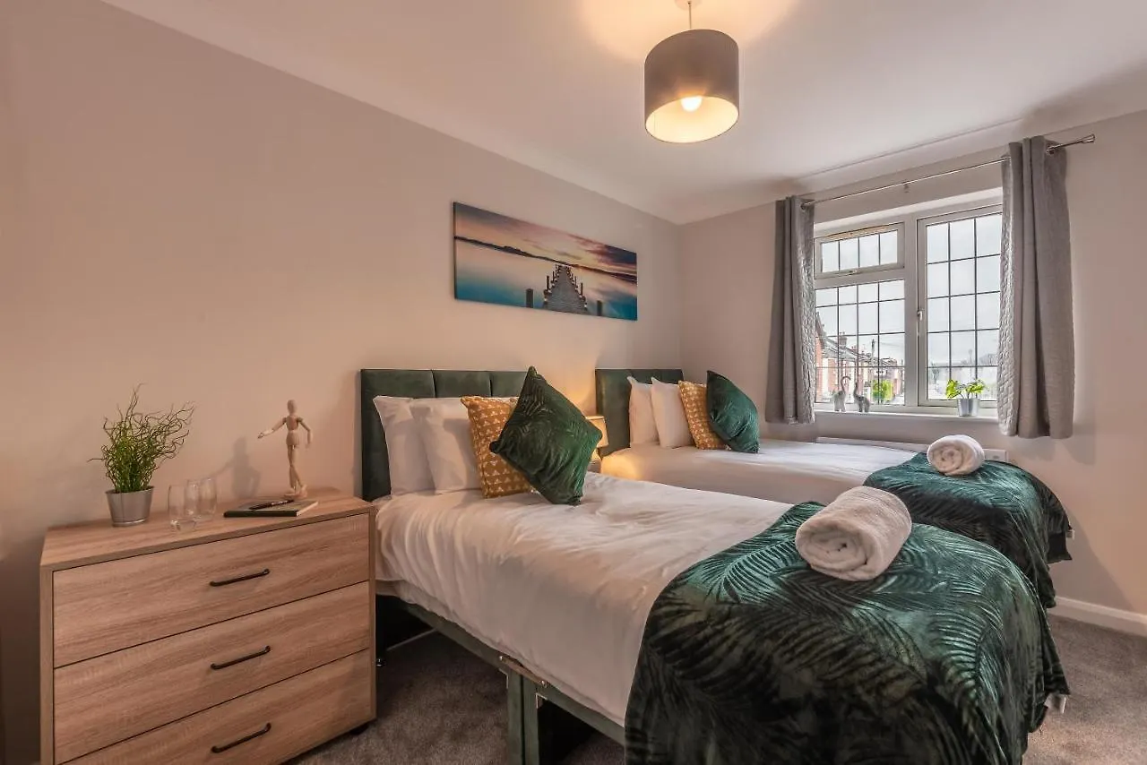 Luxury Southampton House With Garden And Parking Villa